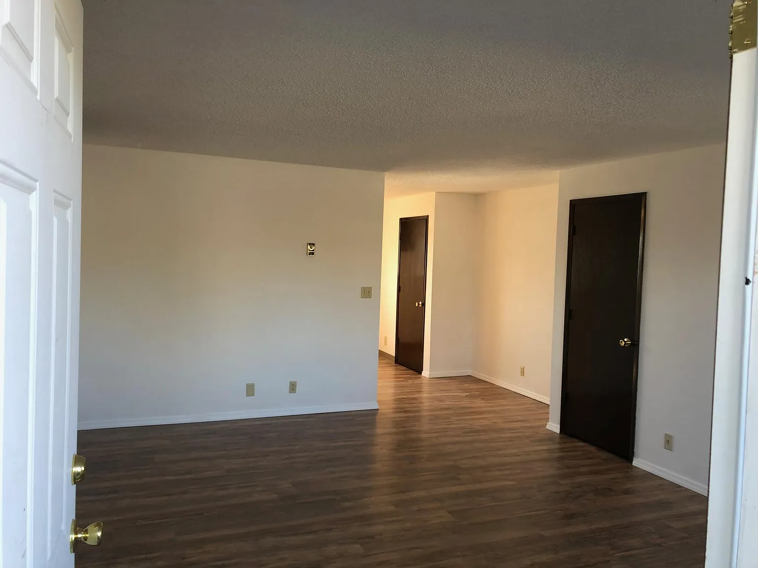 2 bed, 1000 sqft, $1,575 — Photo 2