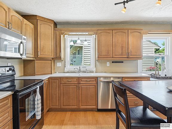 4th image of 3126 S 39th St