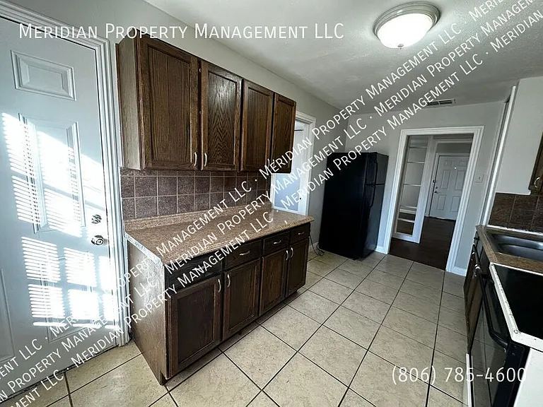 2411 31st St — Photo 7
