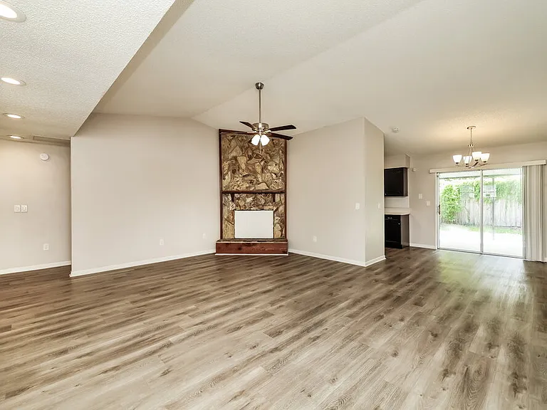 1828 Craven Dr — Photo 4