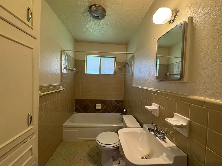 806 Safady St — Photo 23