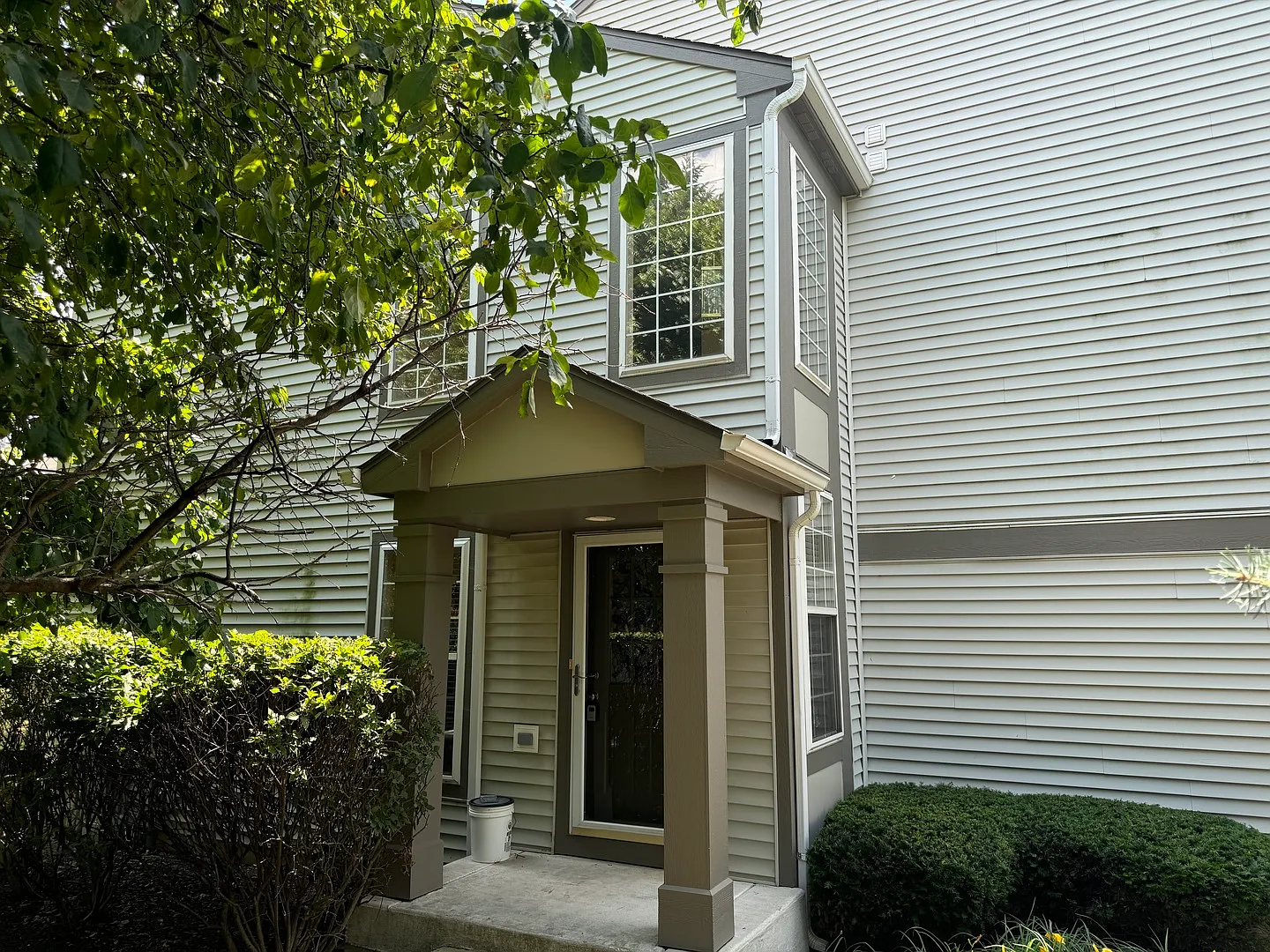 3 bed, 2.5 bath, 1560 sqft, $2,450 — Photo 3