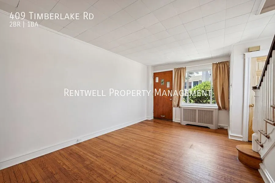 Renovated 2-Bedroom End-Unit Home with Deck & Parking — Photo 3