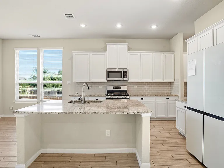 1610 Buckner Pl — Photo 6