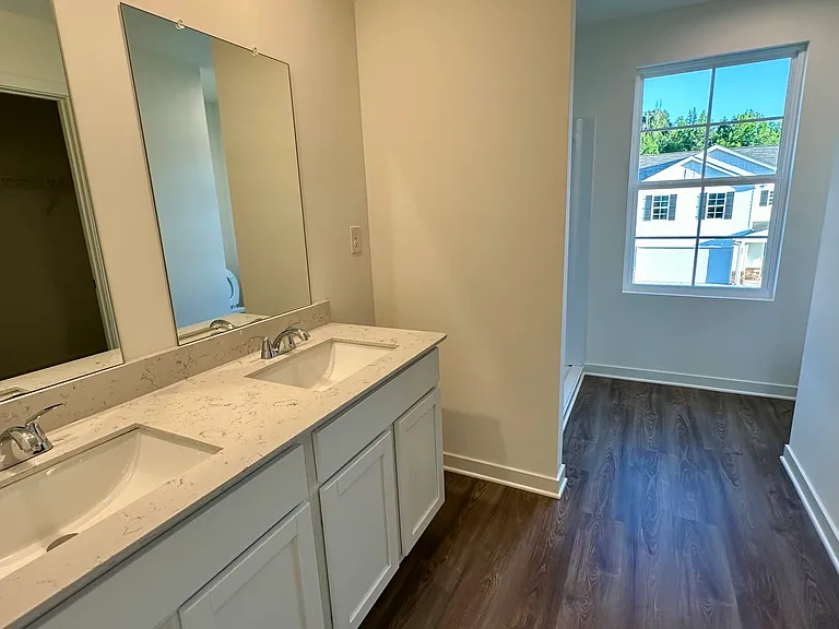 233 Golden Raintree Dr — Photo 15