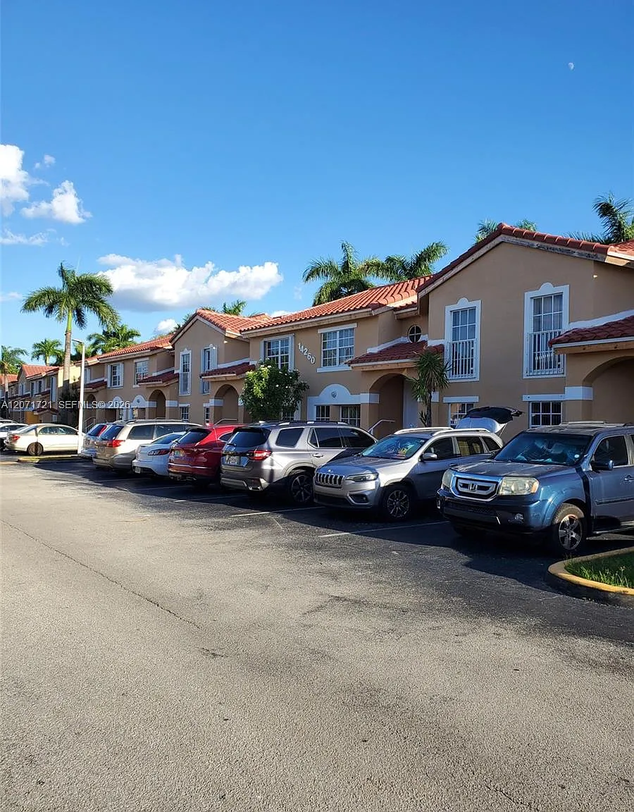 Sienna Villas Condo — Photo 2