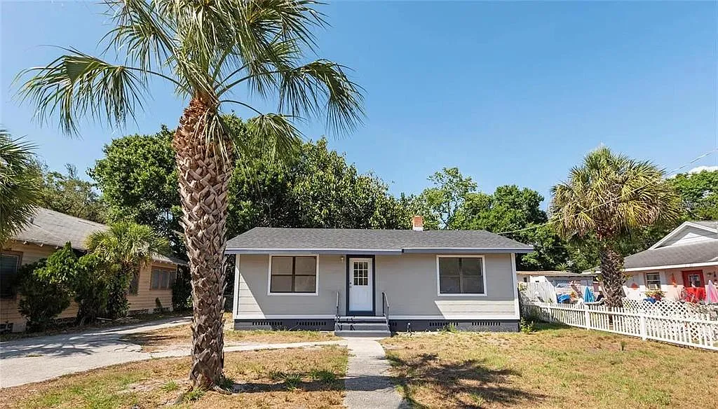 2 bed, 1.0 bath, 884 sqft, $2,050 — Photo 1