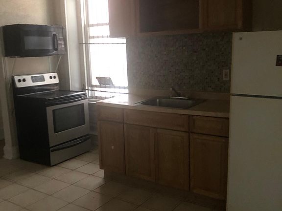 3rd image of 1700 W Tioga St