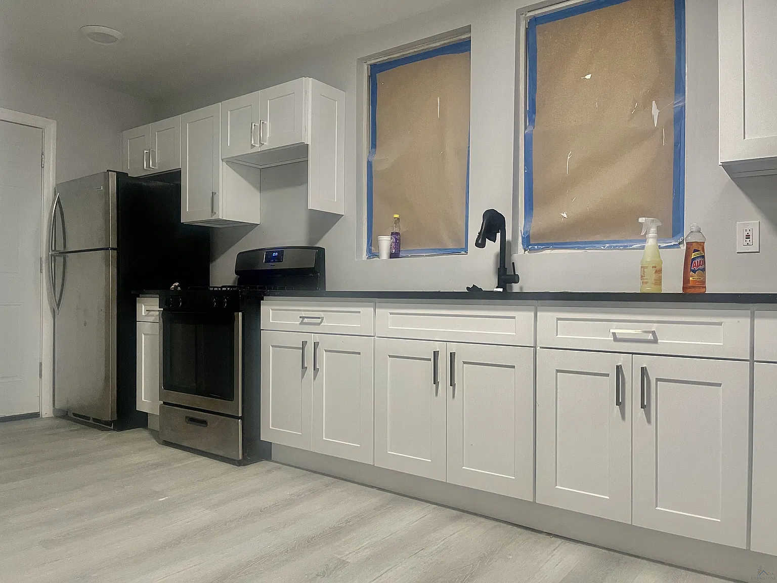 3 bed, 900 sqft, $2,500 — Photo 2
