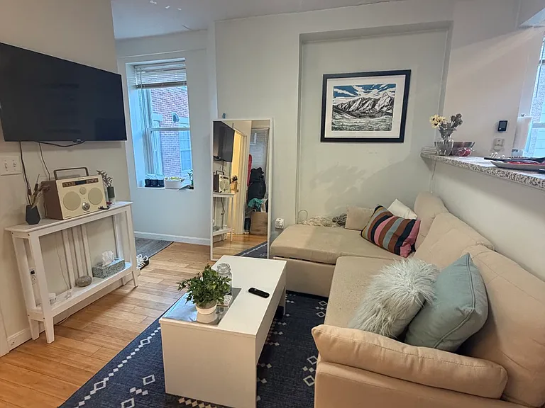 35 N Margin St #4 — Photo 1