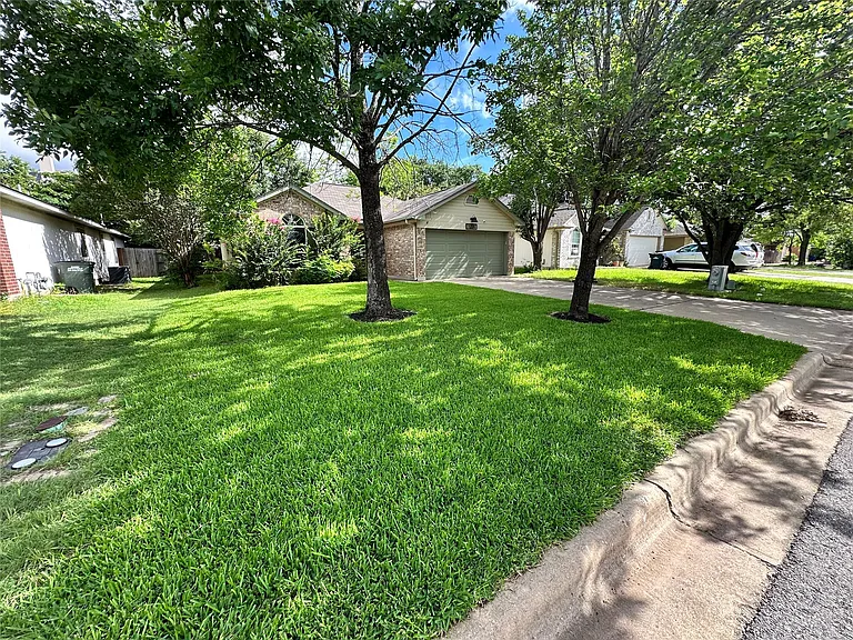 1217 Nightshade Ln — Photo 3