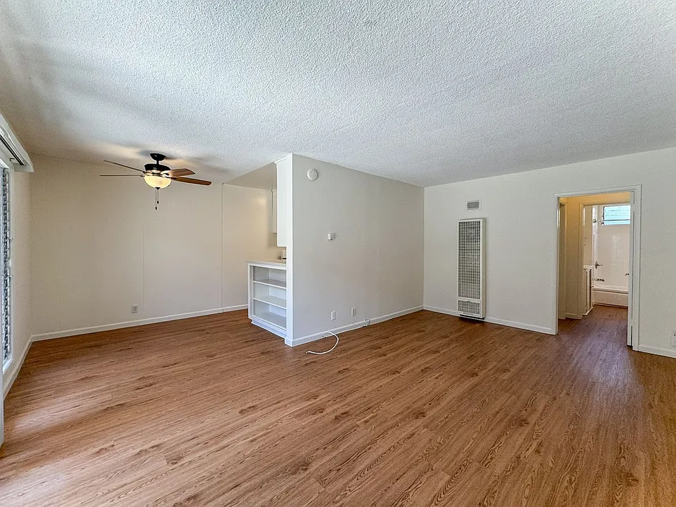 1555 S Hayworth Ave #5