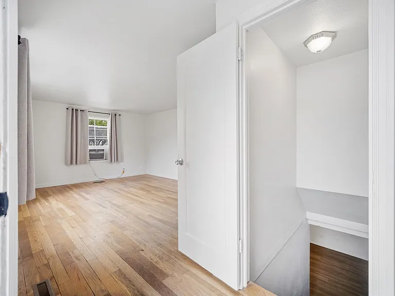 2403 W Everett Ave — Photo 11