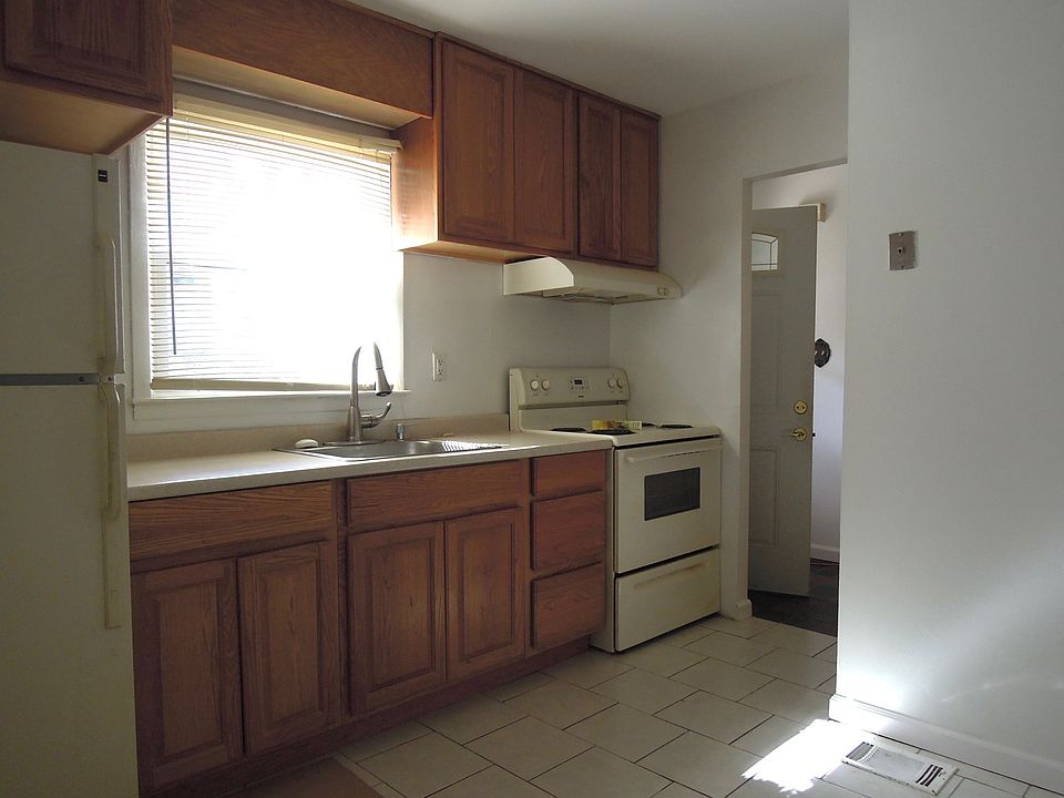 2nd image of 57 Cloverdale Blvd #1