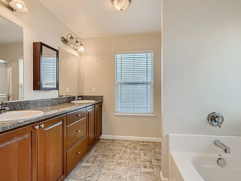 945 NW Joy Ave — Photo 15
