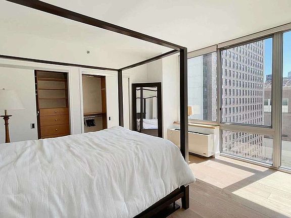 4th image of 225 W 60th St #12A