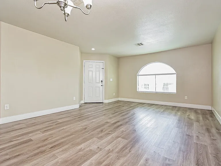 1820 Loida Ct — Photo 6