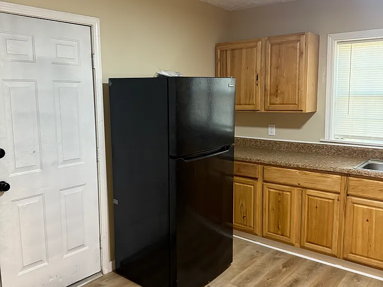 1013 Stewart St — Photo 9