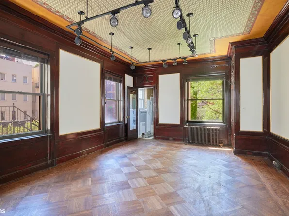 4 East 82nd Street 3R image 1 of 4