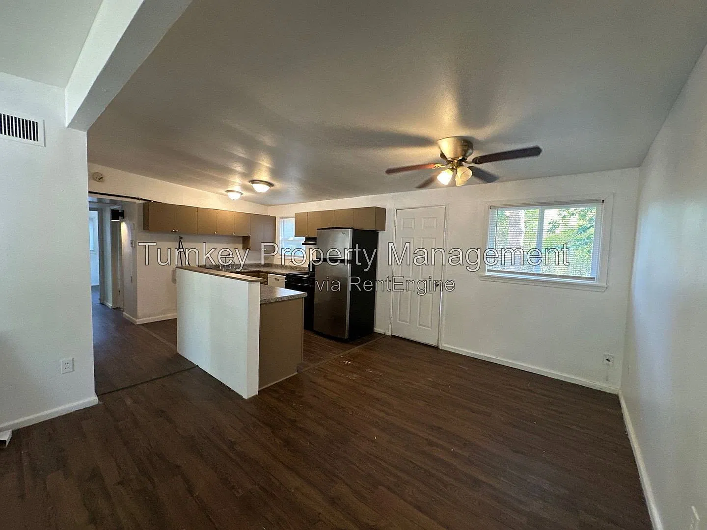 3 bed, 1.0 bath, 960 sqft, $1,055 — Photo 4