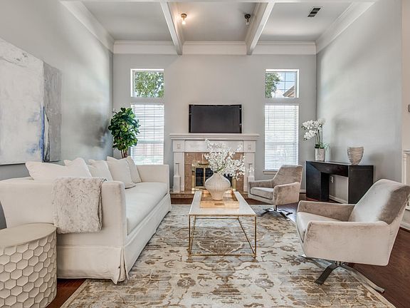 Large and bright Living Area