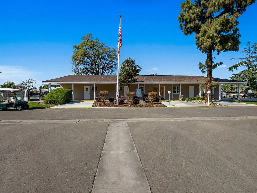 3 bed, 2.0 bath, 1310 sqft, $1,350 — Photo 3