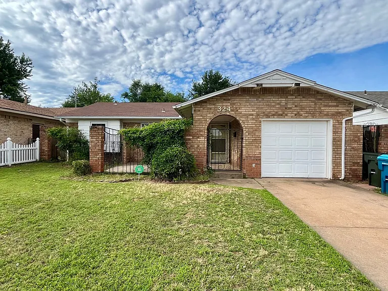 324 W Michael Dr — Photo 1
