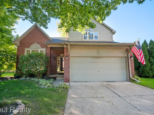 33865 Trillium Ct, Livonia, MI 48150