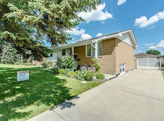 2nd image of 521 Gilbert Dr
