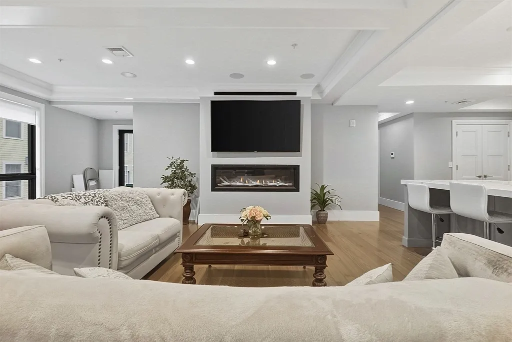 1 bed, 1.5 bath, $3,000 — Photo 1