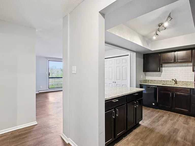 Edgewater Apartments — Photo 9