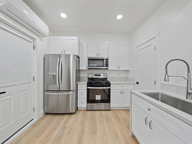 6842 Estrella Ave — Photo 3