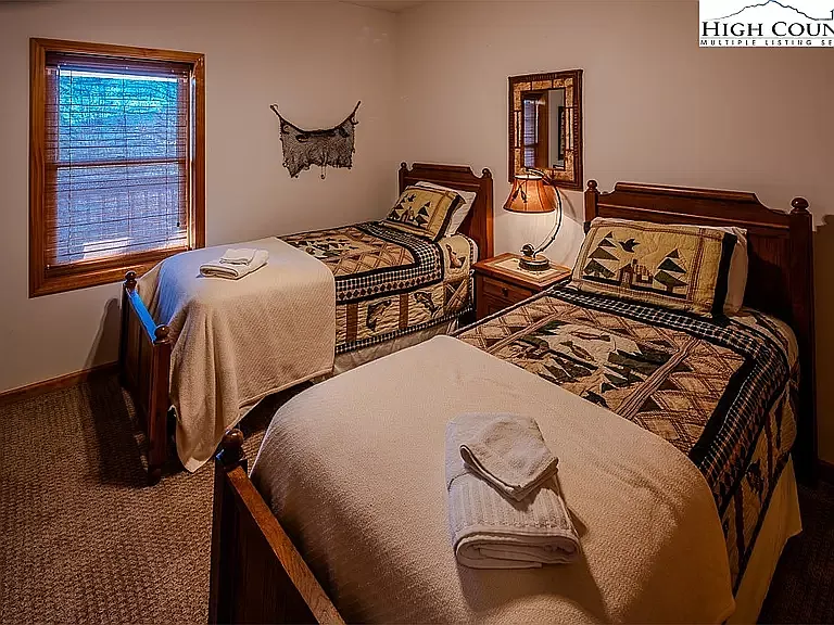 3 bed, 2328 sqft, $3,200 — Photo 3