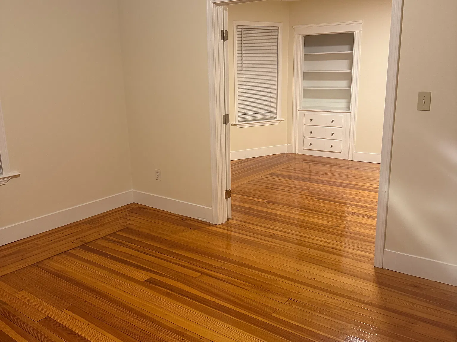 3 bed, 1200 sqft, $2,300 — Photo 3