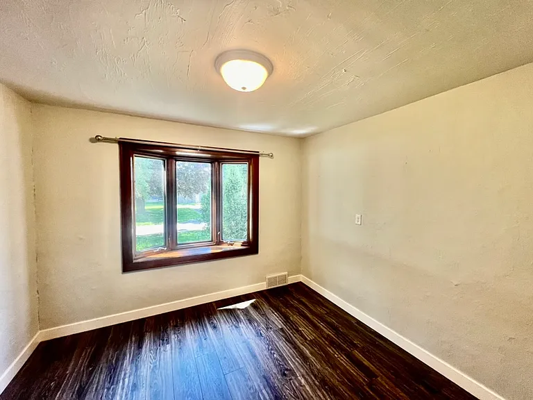 1032 N Rapids Rd — Photo 6