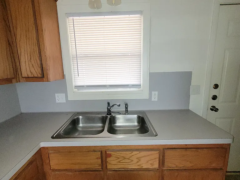 404 S 2nd St #3 — Photo 7