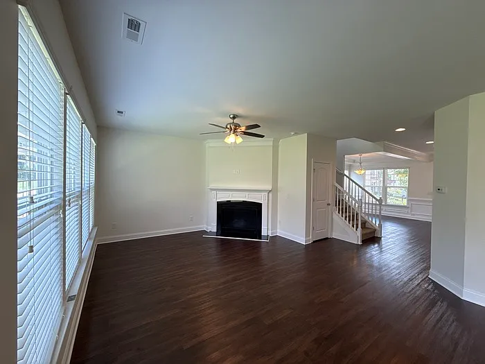 1019 Dunhill Ln — Photo 6
