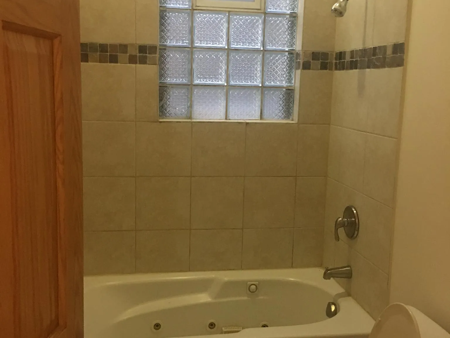 3327 W Adams St — Photo 2