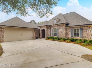 7055 Rolling Green Dr, Pass Christian, MS 39571