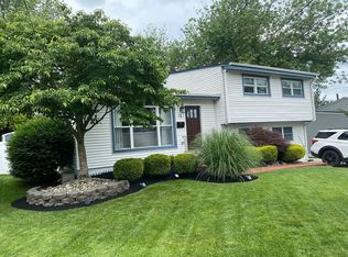 23 Heather Dr, Old Bridge, NJ 08857