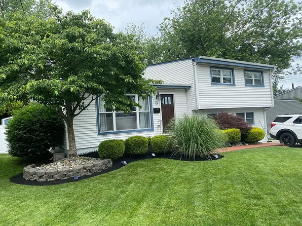 23 Heather Dr, Old Bridge, NJ 08857