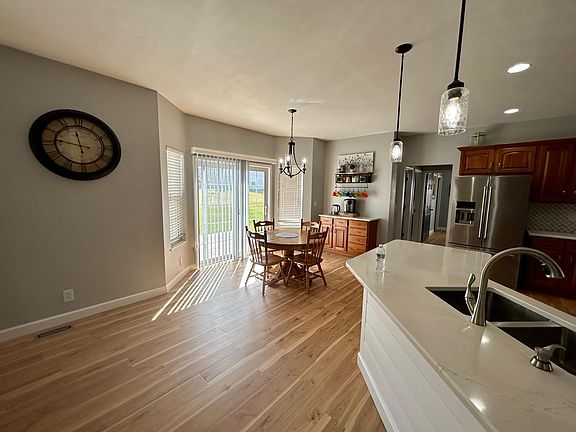 5th image of 413 Wolf Pass Dr