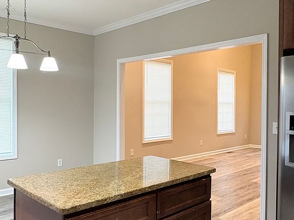5th image of 135 Daisy Field Ct