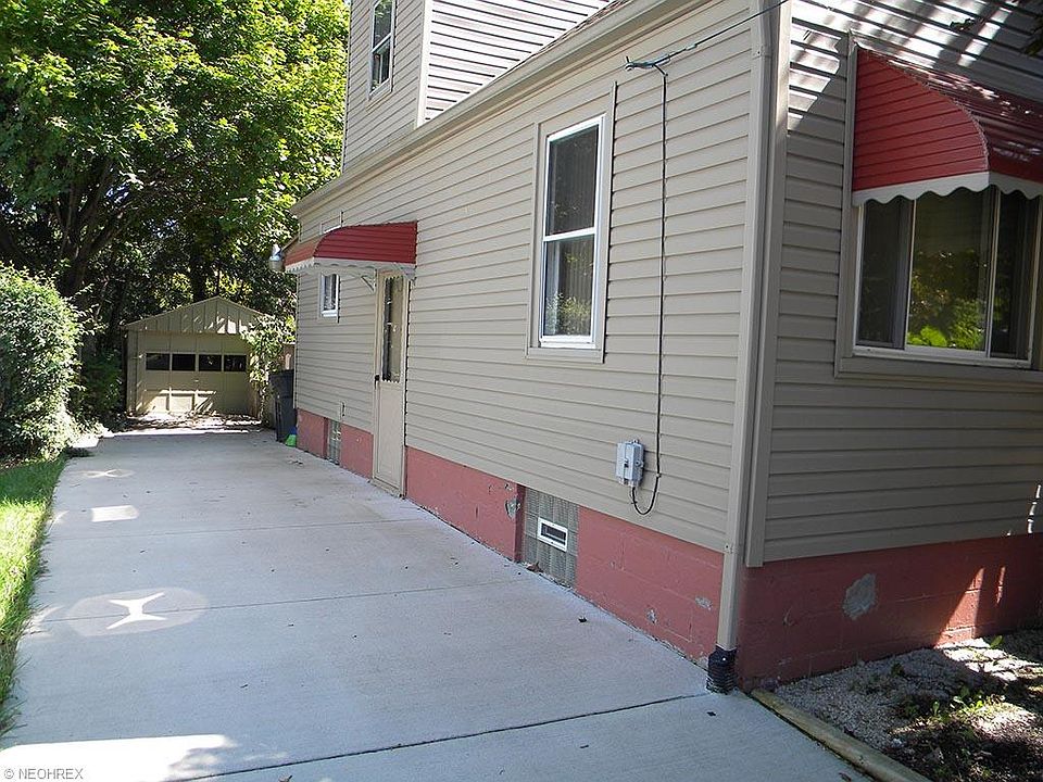 2nd image of 835 Huber St