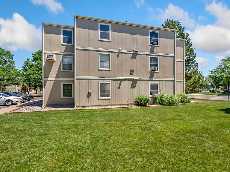 512 E Monroe Dr #D431 — Photo 13