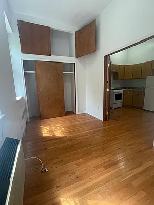 Rented by Peter R. Hungerford, LREB | media 35