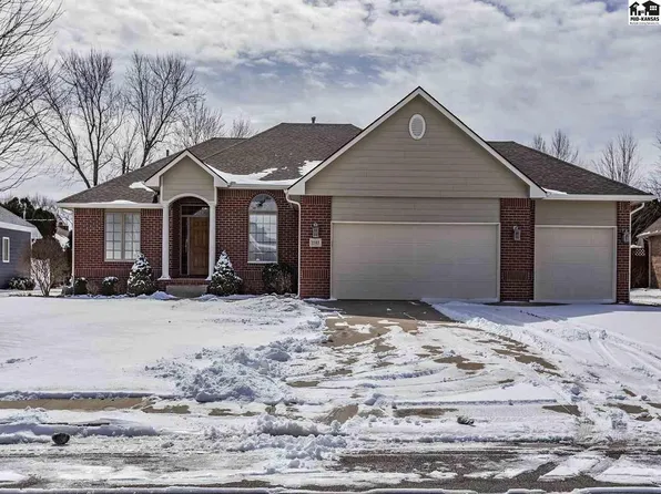 1103 Barberry Dr, Hutchinson, KS 67502