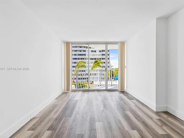 7601 E Treasure Dr #506 — Photo 15