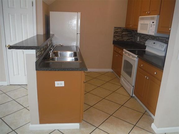 5th image of 2888 Florence Dr #F5