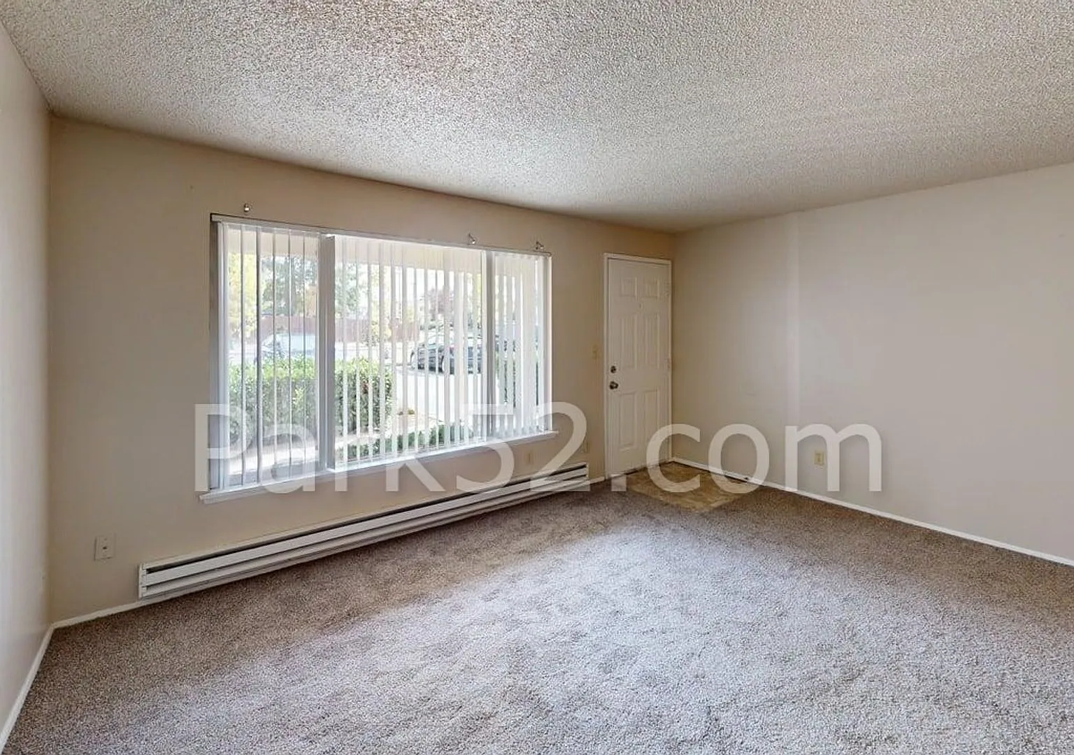 1 Bedroom Ground Floor Apartment — Photo 3